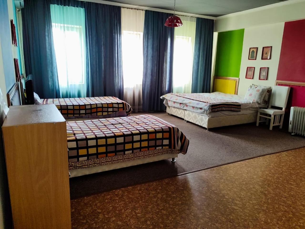 Hotel Strelets Bishkek Esterno foto